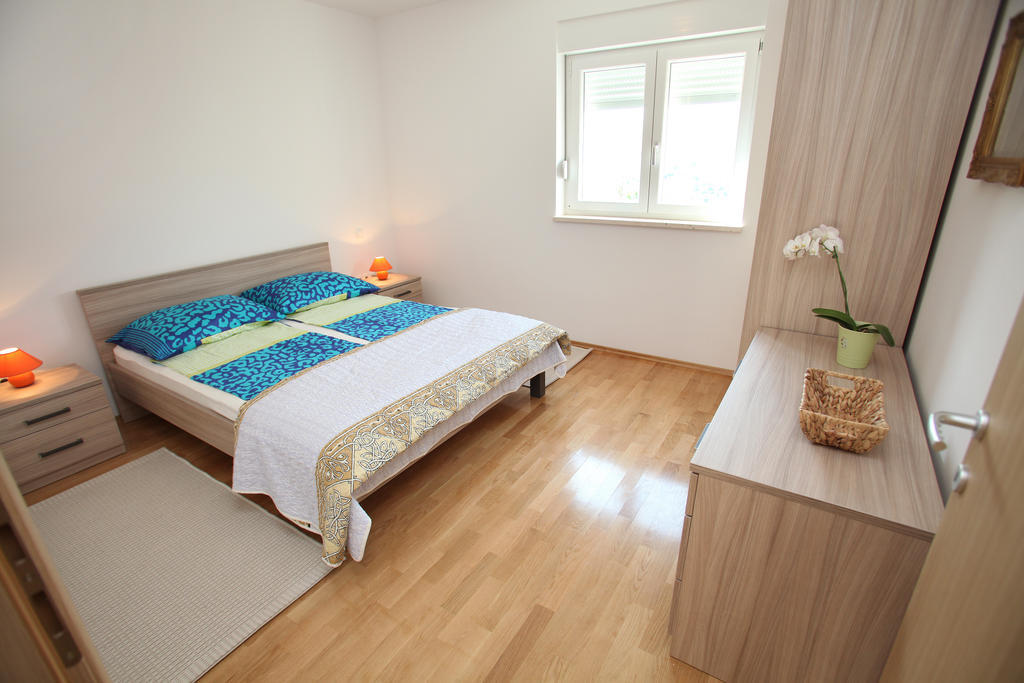 Villa Iris Apartments Seget Vranjica Bagian luar foto