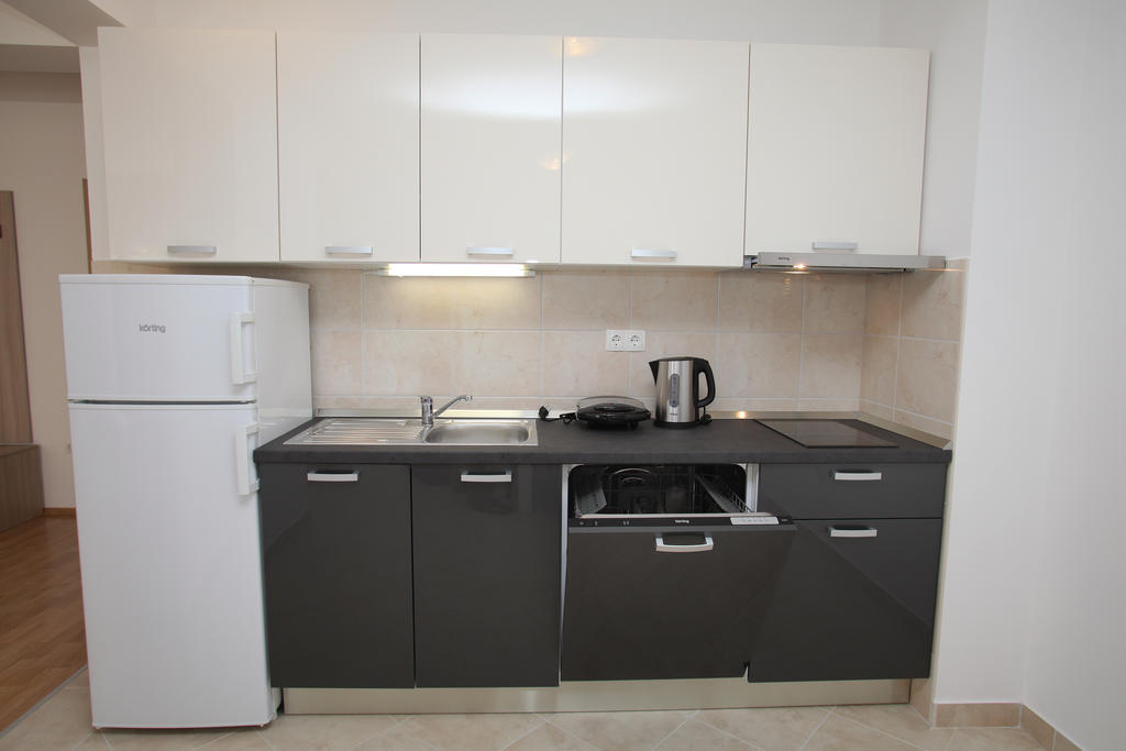 Villa Iris Apartments Seget Vranjica Bagian luar foto