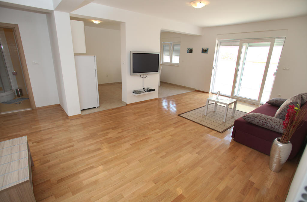 Villa Iris Apartments Seget Vranjica Bagian luar foto