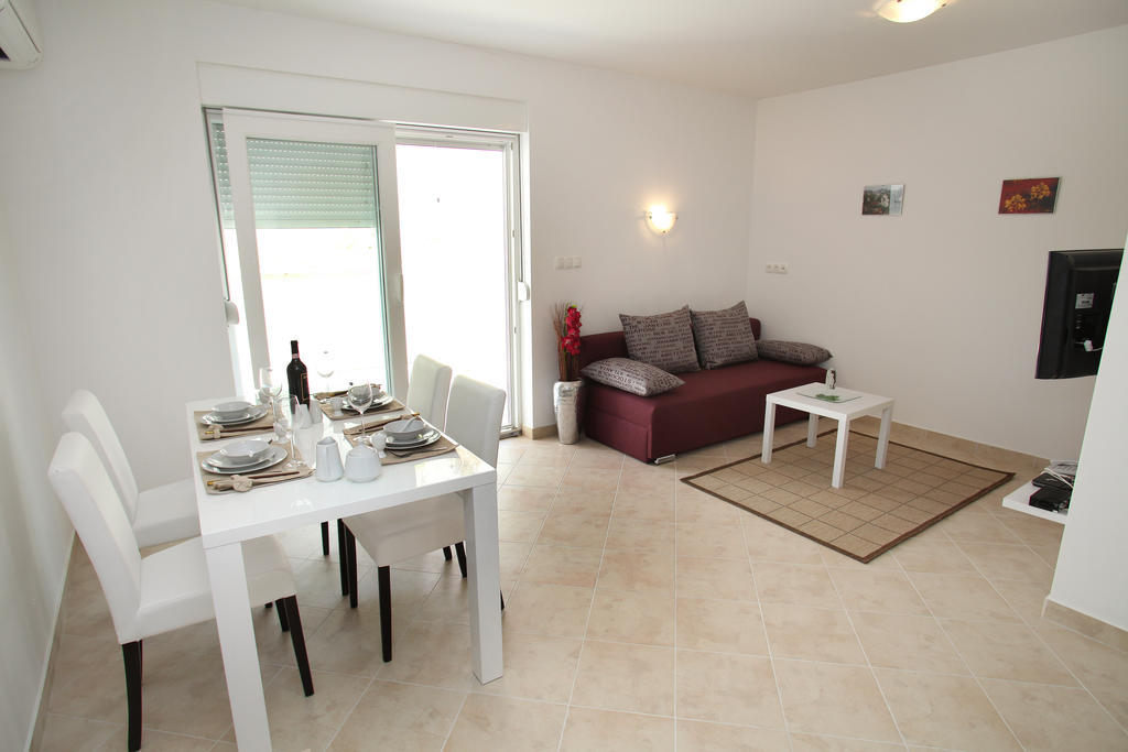 Villa Iris Apartments Seget Vranjica Bagian luar foto