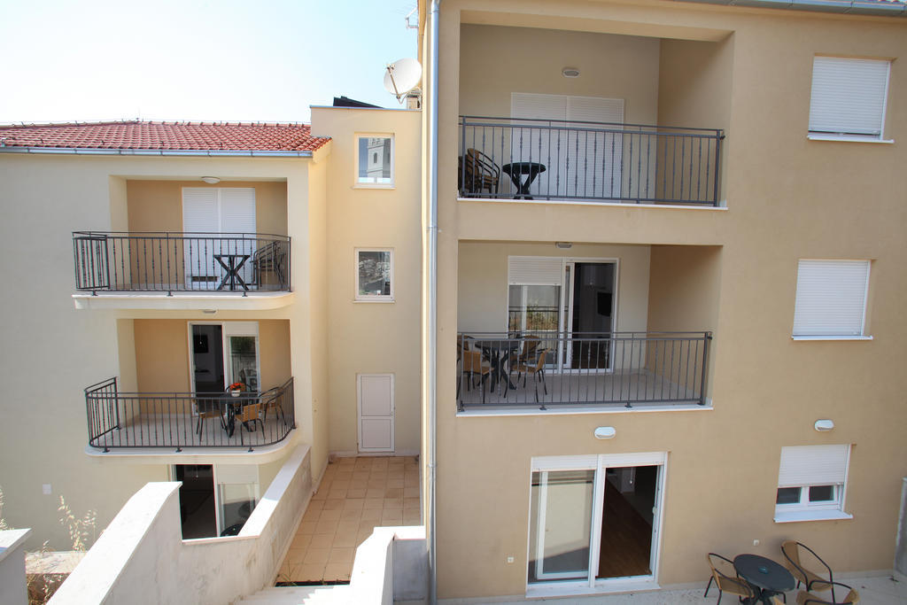 Villa Iris Apartments Seget Vranjica Bagian luar foto